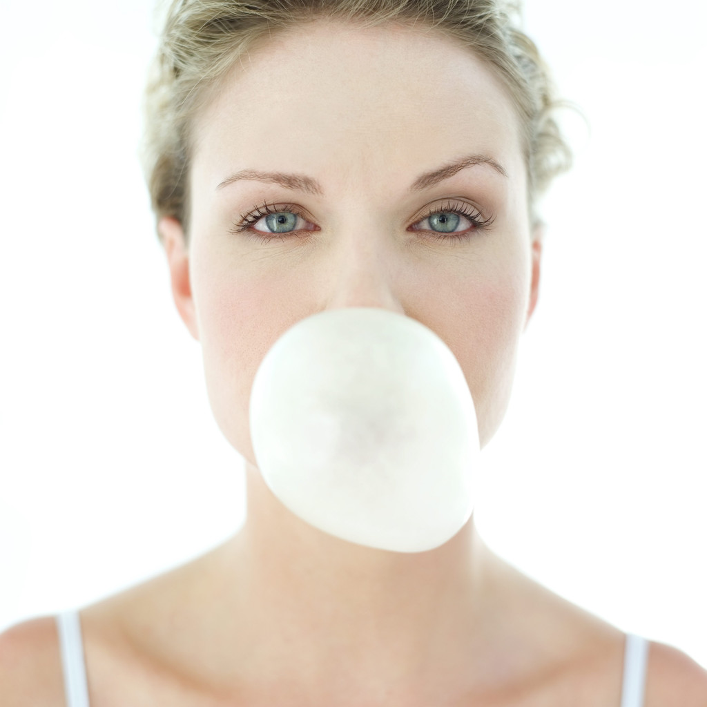 the-surprising-health-benefits-of-chewing-gum-yummymummyclub-ca